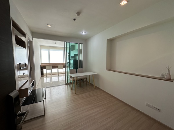 ขายคอนโด ริทึ่ม พหล – อารีย์ BTS-สะพานควาย/ อารีย์Rhythm Phahon – Ari ห้องสะอาด เจ้าของเก่าดูแลอย่างดี ติดรถไฟฟ้ารายละเอียดM-5096 รายละเอียด-ขนาด 1 ห้องนอน 1 ห้องนั่งเล่น 1 ห้องน้ำ 45 ตร.ม. ชั้น 17 ทิศใต้– พร้อมเฟอร์นิเจอร์และเครื่องใช้ไฟฟ้า (ตามรูป)– Sky kitchen– ทีวี 1 เครื่อง– แอร์ 2 ตัว– ตู้เย็น– ไมโครเวฟ– เครื่องทำน้ำอุ่นใกล้ bts สะพานควาย, อารีย์สิ่งอำนวยความสะดวก :-สระว่ายน้ำ-ฟิตเนส-ซาวน่า-