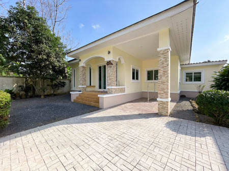 Single house for sale Ready to move in, 3 bedrooms, 2 bathrooms.Location: Lipa Noi Subdistrict, Koh Samui District, Surat Thani Province..details:- 3 bedrooms- 2 bathrooms- 1 living room- 1 kitchen- 2 parking spaces- Area 75 sq m.- Usable area 300 sq m..Features:- Free 3 air conditioners- Free furniture in every room- Living room with sofa- Kitchen with equipment- Electrical appliances, TV, refrigerator, washing machine- Wide parking space- The garden next to the house is leaking around the house..Nearby places 5-10 minutes away:- Koh Samui School- Samui Land Department- Srifa Market- Niki Beach Hotel & Spa, Koh Samui- Raja Ferry Port- Lipa Noi Beach.Convenient travel, close to community areas Near the main road There are many routes to enter and exit.————————————-•••————————————-**Price 3,900,000 million baht**Happy to give advice. Ask for more information Contact sales————————————-•••—————