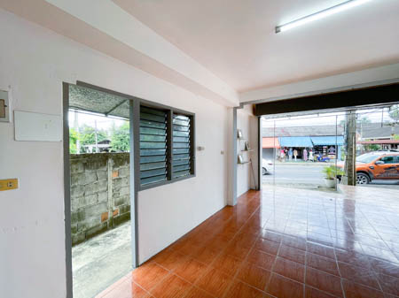 ปล่อยเช่า ห้องแถวชั้นครึ่งทำเลติดถนน แถบลิปะน้อย การเช่าที่ตอบโจทย์ทุกความต้องการในทำเลการค้า