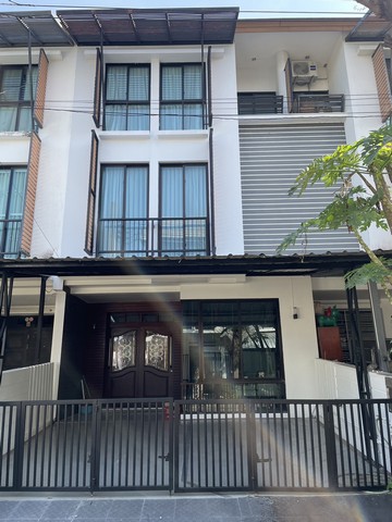 RTJ1601ให้เช่า ทาวน์โฮม 3ชั้น Areeya Mandarina  Sukumvit77 (อารียาแมนดารีน่า สุขุมวิท77) ใกล้สถานีรถไฟฟ้า ศรีนุชและ BTS. อ่อนนุช เนื้อที่33 ตร.ว. ขนาด 200 ตรม.3 ห้องนอน 3ห้องน้ำ แอร์4 เครื่อง 2 ที่จอดรถสนใจติดต่อคุณเจี๊ยบ 092-851-6969LIne:keti2522ราคาเช่า  35,000บาท/เดือน (สัญญาขั้นต่ำ 1ปี )แขวงสวนหลวง เขตสวนหลวง กรุงเทพมหานคร 10250เฟอร์นิเจอร์พร้อมเข้าอยู่- 3 ห้องนอน- 3 ห้องน้ำ- 1ห้องรับแขก- 1ห้องครัว- 1ห้องแม่บ้าน- แอร์ 4ตัว