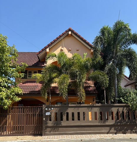 RHT1435ขายหรือให้เช่าบ้านเดี่ยวย่านสุวินทวงศ์ 28 ใกล้ รร นานาชาติบรอมโกรวหมู่บ้านประภาวรรณ โฮม 2เนื้อที่ 52 ตร.ว. 3 ห้องนอน 2ห้องน้ำแอร์3 เครื่อง ที่จอดรถ2 คันสนใจติดต่อคุณเจี๊ยบ 092-851-6969LIne:keti2522ราคาเช่า 20,000 บาท/ เดือน ราคาขาย 3.6 ล้านบาทแขวงแสนแสบ เขตมีนบุรี กรุงเทพมหานคร 105101ครัวใหญ่ สิ่งอำนวยความสะดวก :- ที่จอดรถ ร.ป.ถ. สโมสร คีย์การ์ด กล้องวงจรปิดจุดเด่นพิเศษ :สิ่งแวดล้อมและบรร