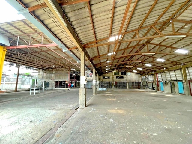 พื้นที่โรงงาน บางนา กม 22-26 โกดังใหญ่มาก ให้เช่า เมกา MRTศรีเอี่ยม  ย่านแถวบางนาตราด 3 ชั้น 1ไร่ 1,600ตรม. 10ห้อง 3น้ำ 5จอดรถ 