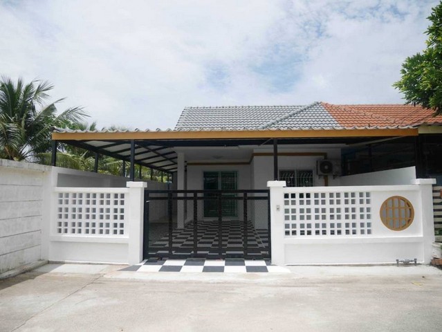 เปิดขาย(blue check mark) ทรัพย์รุ่งเรืองซิตี้1(บ้านเก่า-พานทอง) 2.1 ลบ.รีโนเวทแล้ว ชื่อโครงการ :    ทรัพย์รุ่งเรืองซิตี้1 (บ้านเก่า-พานทอง)บ้านเลขที่: 88/56 ซอย10/3ประเภททรัพย์: ทาวน์เฮ้าส์ชั้นเดียวขนาดพื้นที่ : 32 ตรว.  รายละเอียด : 2 ห้องนอน 1 ห้องน้ำ 1 จอดรถโปรโมชั่น  แอร์ 1 ตัว  เหล็กดัด,มุ้งลวด  ปั๊มน้ำ, ถังสำรองน้ำเบอร์ติดต่อ 099-2352289 https://lin.ee/fBZ7s0Pต.บ้านเก่า อ.พานทอง  ชลบุรี