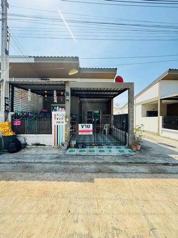 ขายด่วน บ้าน ทรัพย์รุ่งเรืองซิตี้3 (บ้านเก่า-พานทอง) 1.69  ลบ. รอรีโนเวทชื่อโครงการ     :  หมู่บ้านทรัพย์รุ่งเรืองซิตี้3 (บ้านเก่า-พานทอง)บ้านเลขที่        : 296/10 ซ.6 (หลังมุม หน้าบ้านไม่ชนใคร)ประเภททรัพย์  :  ทาวน์เฮ้าส์ชั้นเดียวขนาดพื้นที่      : 19.9 ตรว.บ้านหน้ากว้าง  :  -รายละเอียด      : 2 ห้องนอน 1 ห้องน้ำ 1 ที่จอดรถอายุบ้าน          : 7โปรโมชั่นของแถม แอร์ 1 เครื่อง ปั๊มน้ำ ถังสำรองน้ำ เคาเตอร์ค