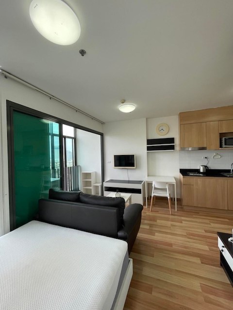 Ideo Blucove is private, safe, peaceful, 15th floor, BTS Udomsuk.***Service for selling/renting houses, condos and giving advice. If interested, contact at any time***Interested in additional details or pictures or making an appointment to see the room?Contact Ekachai (Aui)T. 089-799-5598Line ID: @auiauiaui001 (add @ in front)Room type: 1 bedroom, 1 bathroomSize 27 sq m., 15th floorNew, clean room, beautifully decorated, ready to move in.details-------------------------------------------------- ------------Rental price 10,000 baht per month-------------------------------------------------- ------------* furniture- wardrobe- Built-in kitchen- Bed with mattress- Sofa-------------------------------------------------- ------------*Nearby important places (Based on information from Google Map)1. J Avenue2. The Emporium Department Store3. Soi Thonglor4. BTS. Udomsuk-------------------------------------------------- ------------Rental conditions1 year rental contractPay 1 months rent in advan