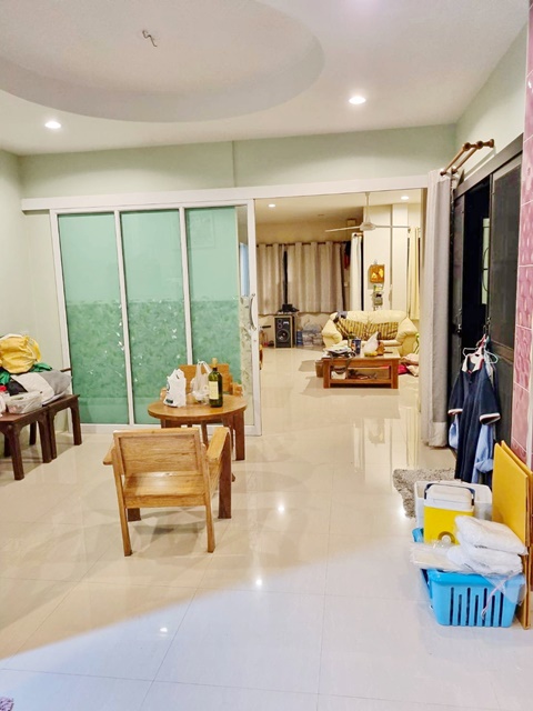 MRTรัชดาภิเษก18-22 ลาดพร้าว48 สุทธิสาร สายสีเหลืองภาวนา ให้เช่า ทาวน์โฮมใหญ่มาก 3ชั้น  26ตารางวา 198 ตร.ม. บุญถาวร 3นอน 4แอร์