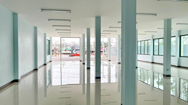 ติดถนนใหญ่ ตลาดจุลจักร พระราม2  580ตรม. 2นอน 4น้้ำ 3จอดรถ เทียนทะเล ให้เช่าพาณิชย์ 2 ชั้น 79ตรว.