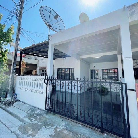 บ้านมือสองรีโนเวทสไตล์มินิมอล กลางเมืองสุพรรณบุรี ตำบลไผ่ขวาง อำเภอเมือง จังหวัดสุพรรณบุรีสนใจสามารถติดต่อดูบ้านได้ทุกวัน ถ้าไม่ชอบ ไม่เป็นไร ไม่ตื้อแน่นอนเจ้าของขายเอง Tel. 091-819-0206 Line ID: Chalan_annieบ้านสวยเหมือนใหม่สไตล์มินิมอล บ้านรีโนเวทสไตล์คอนโดพื้นที่ใช้สอย 96 ตร.ม.2 ห้องนอน 2 ห้องน้ำ*จอดรถได้ 2 คันห้องนั่งเล่น ,พื้นที่ซักล้าง,ครัวบิ้วอินพร้อมพื้นที่ใช้สอยอเนก