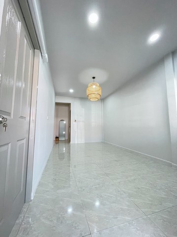 บ้านมือสองรีโนเวทสไตล์มินิมอล  กลางเมืองสุพรรณบุรี ตำบลไผ่ขวาง อำเภอเมือง จังหวัดสุพรรณบุรี