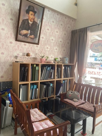 ขาย อาคารพาณิชย์ 3 ชั้นครึ่ง  อำเภอเมือง จังหวัดจันทบุรี ห้องเดิม อาคารเดิมๆ ด้านหน้ากั้นห้องกระจก