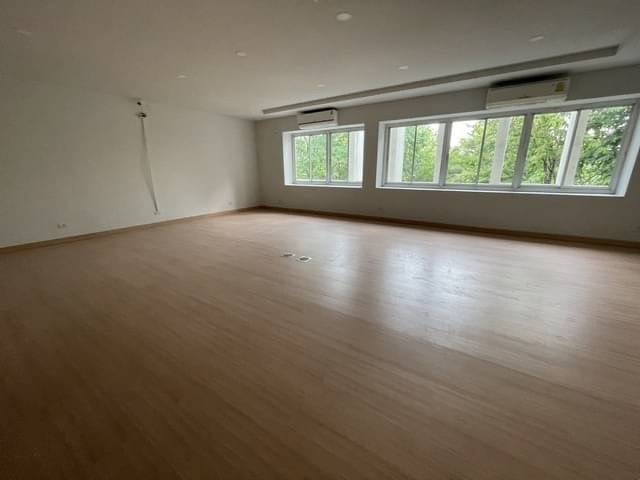 ให้เช่าอาคารสำนักงาน เนื้อที่ 3ไร่ 5ชั้น มีลิฟต์โดยสาร ถนนรามอินทรา เสรีไทย