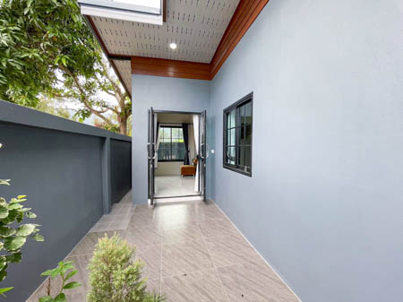 ขายด่วน บ้านเดี่ยวชั้นเดียว 2 ห้องนอน 2 ห้องน้ำ  แถมเฟอร์นิเจอร์สุดคุ้มจุใจ บ้านสวยสไตล์โมเดิร์นรีโนเวทใหม่พร้อมอยู่