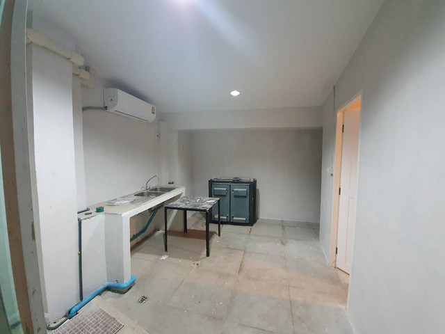 อาคารพาณิชย์ ตึกแถวลาดพร้าว43 16 ตรว. 4 นอน 3 Bathroom 25000 BAHT น่าอยู่มาก ใกล้ MRT ลาดพร้าว