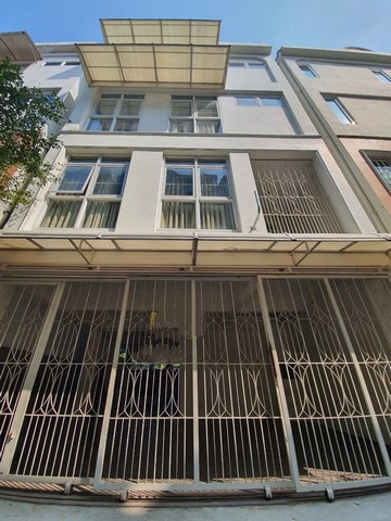 AHR211672 ให้เช่าบ้านทาวน์โฮม3ห้องนอน5ห้องน้ำซ.อารีย์สัมพันธ์  ใกล้BTSอารีย์สนใจติดต่อ คุณจุ๋ม (Agent)098-5565514   ไลน์ ไอดี(Line ID) : thewitch-jj คลิกลิงค์ไลน์    https://line.me/ti/p/kf8IEqqIw6  AHR211672ให้เช่าบ้านทาวน์โฮม3ห้องนอน5ห้องน้ำซ.อารีย์สัมพันธ์  ใกล้BTSอารีย์4 ชั้น  3 ห้องนอน 5 ห้องน้ำ จอดรถได้ 2 คัน พื้นที่ใช้สอยประมาณ 280 ตร.ม.จดบริษัทได้ค่าเช่า 55,000 บาท ต่อเดือน ในบ้านมีเฟอร์นิเจอร์พร้อมเข้าอยู่ ย่านอารีย์เป็นแ