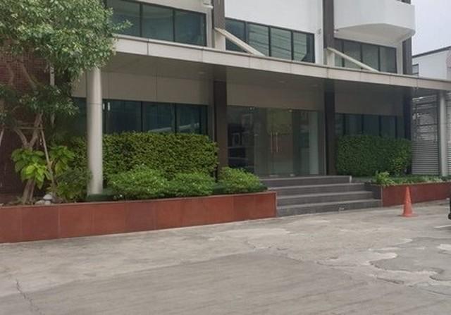 ให้เช่าพื้นที่ชั้น 1 และ ชั้นลอย ขนาด 354 ตารางเมตร เพดานสูง 4 เมตร วิภาวดี 16 ใกล้สุทธิสาร เหมาะทำโชว์รูม คลีนิก