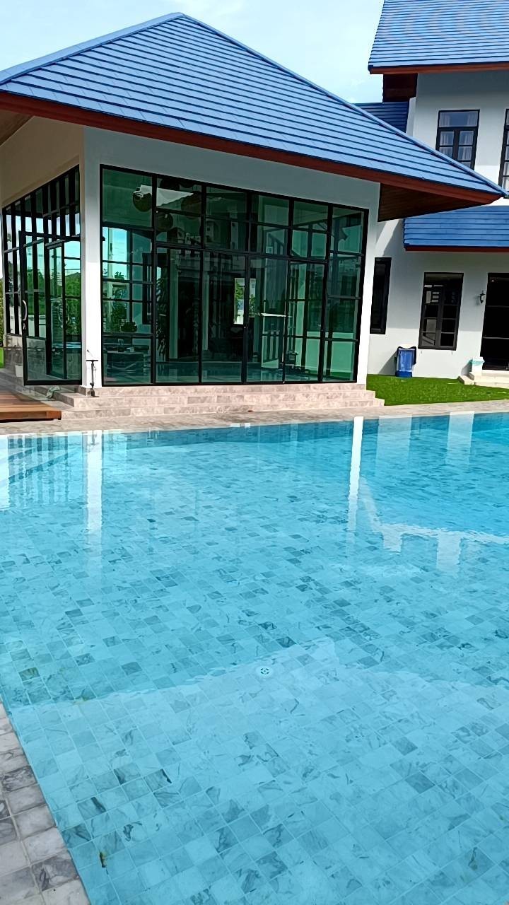 ขายบ้านพร้อมสระว่ายน้ำส่วนตัว  ขนาด  477 ตารางวา   ย่านศรีนครินทร์  ใกล้ ซีคอนสแควร์ 