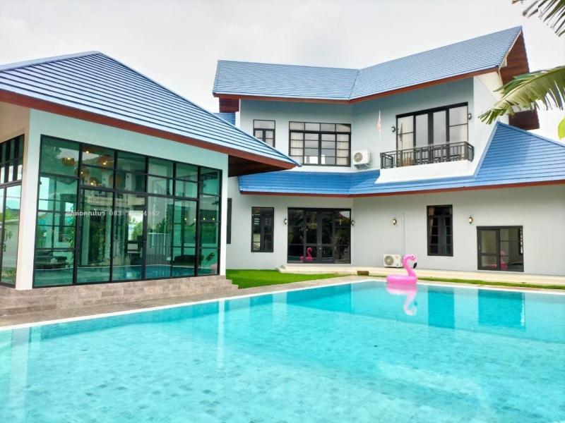 รหัสCC 1367  ขายบ้านเดี่ยวพร้อมสระว่ายน้ำส่วนตัว  2 ชั้น  ย่านศรีนครินทร์  ขนาดเนื้อที่ 1 ไร่กว่า ใกล้ซีคอนสแควร์