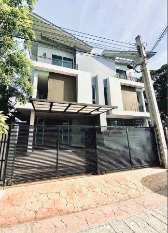 ให้เช่าบ้านเดี่ยว3 ชั้น แกรนด์ไอ-ดีไซน์ วิภาวดี  ดอนเมือง เนื้อที่ 45 ตรว มี3 นอน 4 น้ำ เหมาะอาศัย ทำออฟฟิศ ใกล้ห้างฟิวเจอร์ปาร์ค รังสิต