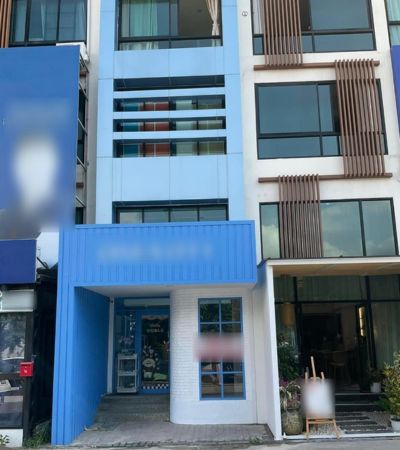 อาคารพาณิชย์ 3 ชั้นครึ่ง เชียงใหม่ แยก one nimman, ติดถนนซุปเปอร์ไฮเวย์  ด้านหน้าออกซุปเปอร์เข้าไฟแดงเมญ่าได้เลย