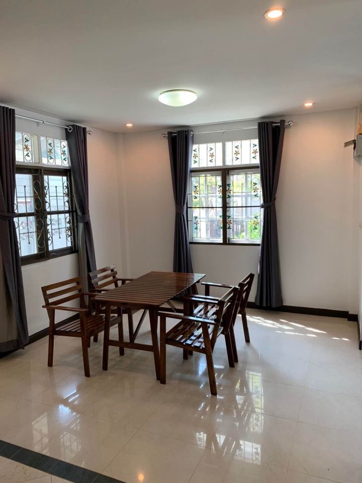 CH920 ให้เช่าบ้านแฝดขนาดใหญ่ ลาดพร้าว 101 ขนาด 3 นอน 75 ตรม. 2 ที่จอดรถ มีเฟอร์