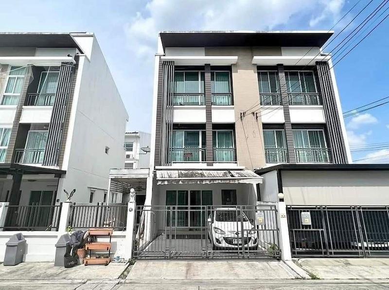 ปล่อยเช่าทาวน​โฮม 3ชั้น บ้านกลางเมืองโชคชัย 4 ใกล้เซนทรัลอีสต์วิวล์ ขนาด 25.7ตร.วา เนื้อที่ใช้สอย149ตรม.3 ห้องนอน 3ห้องน้ำ