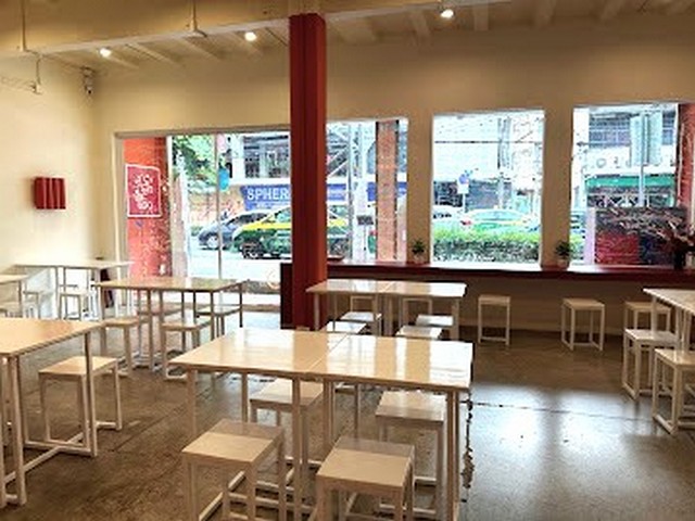 ให้เซ้งร้าน Café  ปากซอยจุฬาฯ 34 ติดถนนบรรทัดทอง ย่านศูนย์รวมความอร่อยในย่านบรรทัดทอง พร้อมอุปกรณ์