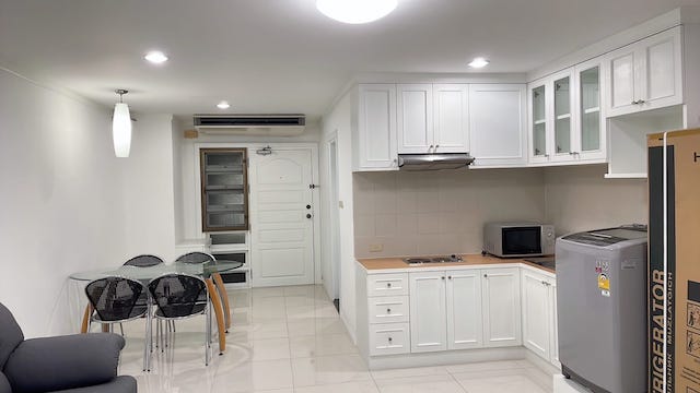 Supalai Place Sukhumvit 39, safe, livable, clean, 7th floor, BTS Phrom Phong.***Service for selling/renting houses, condos and giving advice. If interested, contact at any time***Interested in additional details or pictures or making an appointment to see the room?Contact Ekachai (Aui)T. 089-799-5598Line ID: @auiauiaui001 (add @ in front)Room type: 1 bedroom, 1 bathroomSize 50 sq m., 7th floorNew, clean room, beautifully decorated, ready to move in.details-------------------------------------------------- ------------Rental price: 20,000 baht-------------------------------------------------- ------------* Complete electrical appliances- Air conditioning- fridge- TV- washing machine-------------------------------------------------- ------------*Nearby important places (Based on information from Google Map)- Market Place Thonglor-Rain Hill- Park Lane Ekkamai- Bangkok Prep International School- Ekkamai International School- Bangkok University- Sukhumvit Hospital---------------------------