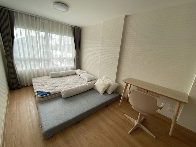 Elio DelRay Sukhumvit 64 is private, safe, 8th floor, BTS Punnawithi.***Service for selling/renting houses, condos and giving advice. If interested, contact at any time***Interested in additional details or pictures or making an appointment to see the room?Contact Ekachai (Aui)T. 089-799-5598Line ID: @auiauiaui001 (add @ in front)Room type: 1 bedroom, 1 bathroomSize 34 sq m., 8th floor, Building BNew, clean room, beautifully decorated, ready to move in.details-------------------------------------------------- ------------Selling price: 2.7 million baht-------------------------------------------------- ------------*Facilities worth using- swimming pool- Exercise room with equipment- Poolside pavilion- Common garden with jogging track-------------------------------------------------- ------------*Nearby important places (Based on information from Google Map)Green Line BTS Phrom Phong Station: 650 m.- BTS Punnawithi : 700 m.- BTS Udomsuk : 700 m.- Expressway entrance point, Sukhumvit 62 c