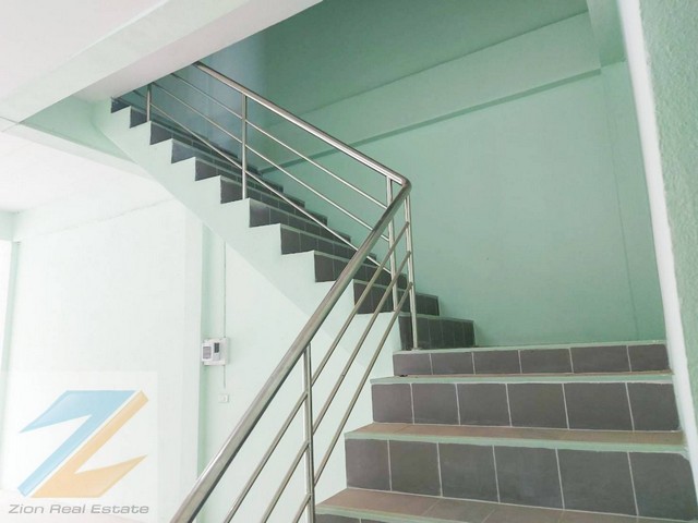 ขายด่วน อาคารพาณิชย์หลังมุม  2ชั้น 26.3 วา ติดถนนแจ้งสนิท  ใกล้ ธกส. ชนบท อ.ชนบท จ.ขอนแก่น  ZE323