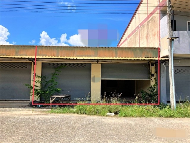 รายละเอียดเพิ่มเติมCode ID : PKK04-04764ราคาขาย        1,131,000 บาท- ขนาดพื้นที่ :  46 ตร.ว - พื้นที่ใช้สอย :   120 ตร.ม- จำนวนห้อง : 1 ห้องนอน 1 ห้องน้ำ (2 คูหา)- ที่จอดรถ : 1 คัน- อาคารพาณิชย์ : 1 ชั้น- อาคารพาณิชย์หันทางทิศ : -- อายุอาคาร :   11 ปีพิกัดทรัพย์    :      https://maps.app.goo.gl/q26gwP2n3aZf6UTo8สถานที่ใกล้เคียง- ใกล้ตลาดนัดนายก - ใกล้โลตัส ชัยบุรี- ใกล้โรงพยาบาลชัยบุรี- ใกล้วัดสังขประดิษฐ์สอบถามเพิ่มเติม/นัดชมโทร. 097-419-5982(พลอย)โท�