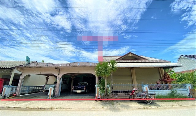 รายละเอียดเพิ่มเติมCode ID :    PKK02-10058ราคาขาย       2,618,000 บาท- ขนาดพื้นที่ :  99.80 ตร.ว - พื้นที่ใช้สอย :    187.64 ตร.ม- จำนวนห้อง :    2 ห้องนอน 1 ห้องน้ำ- ที่จอดรถ :    1-2 คัน- บ้านเดี่ยว  :      1 ชั้น- บ้านเดี่ยวหันทางทิศ : -- อายุอาคาร :    19 ปีพิกัดทรัพย์ :    https://maps.app.goo.gl/43CXdSqU9ssqkego7สถานที่ใกล้เคียง- ใกล้โรงเรียนวัดเจดีย์งาม- ใกล้โรงเรียนราษฎร์นิยมวิทยา- ใกล้วัดแคร่ (วัดโพธิ์)- ใกล้โรงเรียนวัดประดู่สอบถามเพิ่มเติม/น�