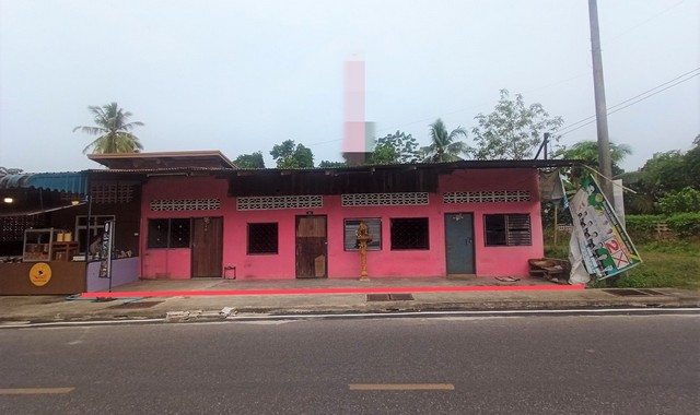 รายละเอียดเพิ่มเติมCode ID :    PKK02-14134ราคาขาย        2,753,000 บาท- ขนาดพื้นที่ :    86 ตร.ว - พื้นที่ใช้สอย :     215.25 ตร.ม- จำนวนห้อง :    4 ห้องนอน 2 ห้องน้ำ- ที่จอดรถ :    1-2 คัน- บ้านเดี่ยว  :      1 ชั้น- บ้านเดี่ยวหันทางทิศ : -- อายุอาคาร :    35 ปีพิกัดทรัพย์ :      https://maps.app.goo.gl/bTUx96jokEvBQsXQAสถานที่ใกล้เคียง- ใกล้โรงพยาบาลสะบ้าย้อย- ใกล้ตลาดเทศบาลสะบ้าย้อย- ใกล้มินิบิ๊กซี อำเภอสะบ้าย้อย สงขลา- ใกล้โรงเรียนสะบ้าย้อยวิทยาสอบ�