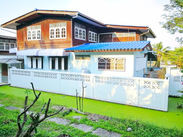 เฟอร์ครบ 3นอน 2น้ำ 4แอร์ บางกระเจ้า บ้านไทย 2 ชั้น 152 ตร.วา ปอดแห่งกรุงเทพ ตลาดน้ำบางน้ำผึ้ง พื้นที่สีเขียว พระประแดง  15,998 B-M เครื่องซักผ้า Bang Krachao Thai house 2Storey 152sq.wa Lungs of Bangkok fully furnished 3bed 2bath 4a/c BangNamPhueng Floating Market Greenarea Phra Pradaeng 15,998 B-M washing machineตำบล บางกะเจ้า อำเภอพระประแดง สมุทรปราการ 10130 ขนาดบนพื้นที่กว่า 150 ตร.วา ตั้งอยู่ในพื้นที่สีเขียวบางกะเจ้า ปอดของกรุงเทพ เฟอร์นิเจอร์ในบ้าน- เครื่องปรับอากาศ 4 ตัว- เครื�