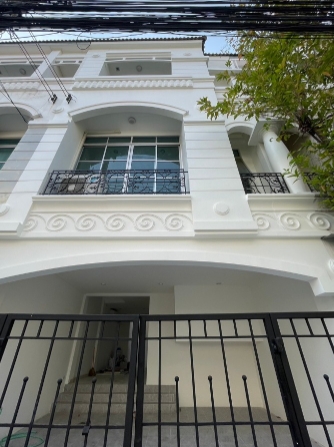 ให้เช่าทาวน์โฮม 3 ชั้น บ้านกลางเมืองลาดพร้าว โยธินพัฒนา ซอยประดิษฐ์มนูธรรม19