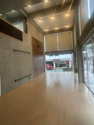 ให้เช่าอาคาร 6 ชั้น รวมดาดฟ้า หลังมุม ซอยพระรามเก้า 43 ใกล้เดอะไนน์