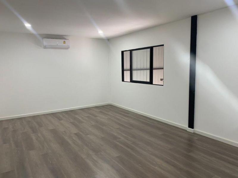 ปล่อยเช่าโกดังพร้อมออฟฟิศ ซอยศรีนครินทร์24 เขตสวนหลวง