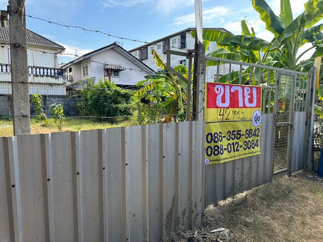 ZT304 ขายที่ดิน ซอยรามอินทรา 86 เนื้อที่ 42 ตารางวา หน้ากว้าง 10 เมตร ลึก 18 เมตรทำเลที่ตั้ง : ซอยรามอินทรา 86 แขวงบางชัน เขตมีนบุรี กรุงเทพสถาที่ใกล้เคียง :-สถานี รถไฟฟ้า สายสีชมพู-แม็คโคร รามอินทรา-แฟชั่น รามอินทรา-โรงพยาบาล นพรัตน์ขาย 1,350,000 บาทยุ้ย 086-3558842หนุ่ม 088-0123084ตุ๊ 089-1558407