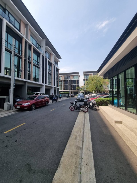 ถูกสุด ใหญ่มาก! โฮมออฟฟิศ 4ชั้น เกษตร-นวมินทร์ เขตลาดพร้าว กว้าง 5.70 เมตร ถ.สุคนธสวัสดิ์ 10แอร์  25 ตร.วา จอดรถหลายคัน 285 ตร.ม.