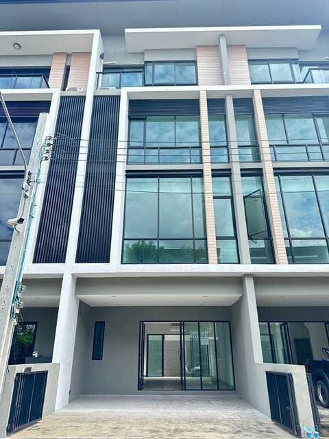 ถ.สุคนธสวัสดิ์ ใหญ่มาก! โฮมออฟฟิศ 4ชั้น เกษตร-นวมินทร์ เขตลาดพร้าว หน้ากว้าง 5.70 เมตร 10แอร์  24 ตร.วา จอดรถหลายคัน 280 ตร.ม. ถูกสุด