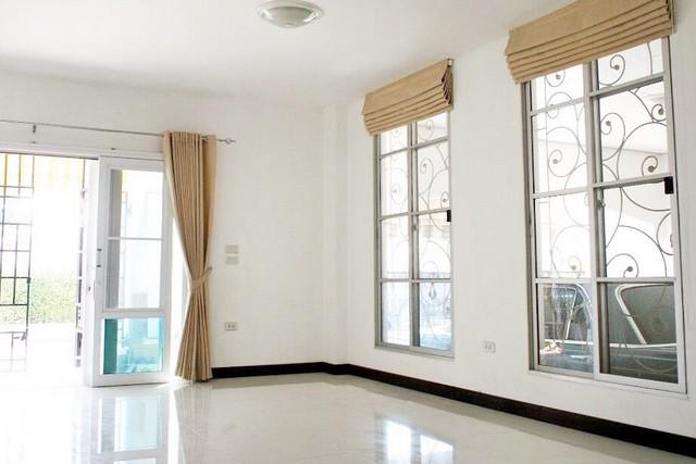 ให้เช่าโฮมออฟฟิศ 3.5 ชั้น หมู่บ้านกลางเมือง ลาดพร้าว-โยธินพัฒนา