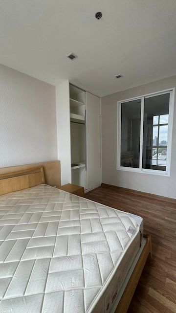 The Coast Bangna, spacious, private, peaceful, 18th floor, BTS Bangna.***Service for selling/renting houses, condos and giving advice. If interested, contact at any time***Interested in additional details or pictures or making an appointment to see the room?Contact Ekachai (Aui)T. 089-799-5598Line ID: @auiauiaui001 (add @ in front) (Agent Post)-------------------------------------------------- ------------Room type: 1 bedroom, 1 bathroomSize 48 sq m., 18th floor, Building BNew, clean room, beautifully decorated, ready to move in.details-------------------------------------------------- ------------Rental price: 28,000 baht per month-------------------------------------------------- ------------* Complete electrical appliances- Air conditioning- fridge- TV- washing machine-------------------------------------------------- ------------*Facilities worth using- swimming pool- Fitness- CCTV project- 24 hrs security system-------------------------------------------------- ------------*Nearby