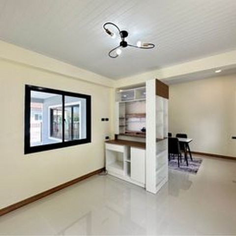 บ้านใหม่ ใกล้อมตะ เฟส8,9 ตกแต่งไฟสวยงามพร้อมครัวบิ้วอินและของแถม