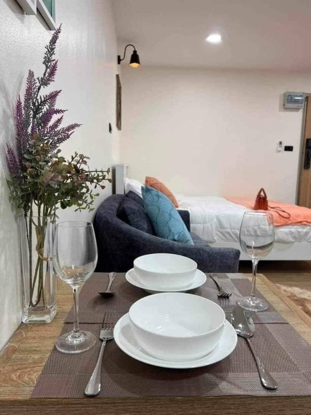 ขายด่วน 1.25 ล.เท่านั้น 25 ตรม. 103คอนโด (สุขเกษม) ทำเลทองสำหรับทำ Airbnb เฟอร์นิเจอร์ครบ หิ้วกระเป๋าพร้อมเข้าอยู่ เดินทางสะดวกสบาย