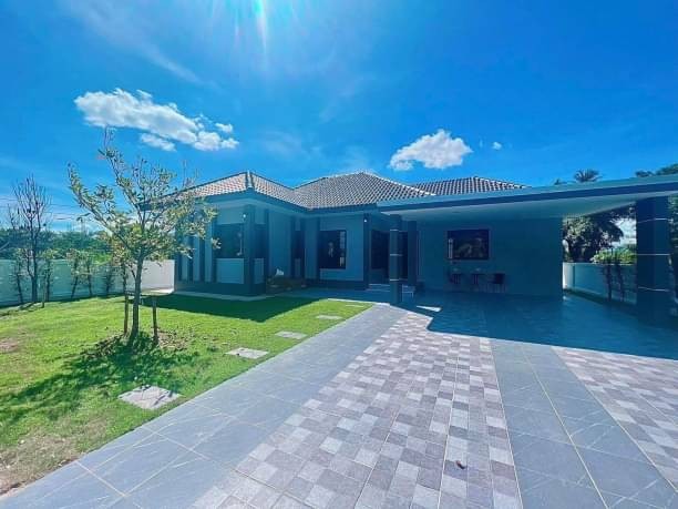 ลดราคาขาย 2.39 ล้าน 60.6 ตรว. #บ้านสร้างใหม่ ชั้นเดียว #สันป่าเปา-บ่อหิน #สันทราย #แปลงมุม #เฟอร์นิเจอร์ครบ ของแถมเยอะ #หิ้วกระเป๋าพร้อมเข้าอยู่ได้เลยเนื้อที่ 60.6 ตร.วา3 ห้องนอน 3 ห้องน้ำห้องนั่งเล่นห้องครัว2 ที่จอดรถฟรี!แอร์ sumsung inverter12000btuฟรี!เฟอร์นิเจอร์จัดเต็ม(โซฟาเบด1&ชั้นวางทีวี1&ชุดโต๊ะกินข้าว1&เซ็ทชุดห้องนอน1เซ็ท)ฟรี!ฮูดดูดควันฟรี!ถังเก็บน้ำ1000ลิตรฟรี!ประตูรั้วรีโมท(ฝน