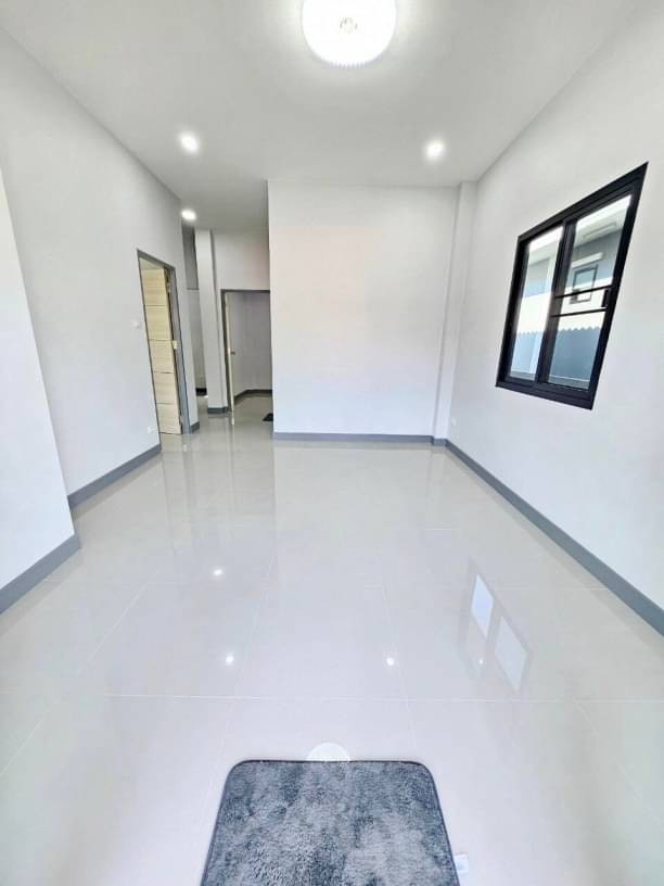 ทำเลดี ใกล้เมือง ขายต่ำกว่าราคาประเมิน 1.65 ล้าน บ้านสร้างใหม่ ทรงปั้นหยาโมเดิร์น หนองแฝก สารภี ติดถนนลาดยางหมู่บ้าน ค้าขายได้