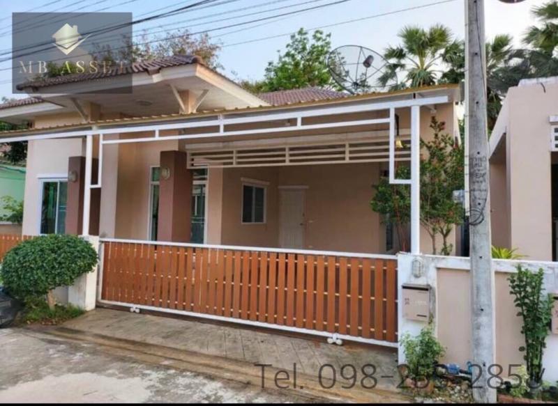 ขายบ้านพร้อมอยู่ ใกล้หาดบางแสน บรรยากาศดี ทำเลสวยที่ตั้ง : โครงการบ้านมณีรินทร์ ถนนมิตรสัมพันธ์ ตำบลเสม็ด อ.เมืองชลบุรี จ.ชลบุรี 20130พิกัด : https://maps.app.goo.gl/hYt2pR8Yd2d2D8oi7เนื้อที่กว้างถึง 72ตร.วารายละเอียด- บ้านเดี่ยว โครงการบ้านมณีรินทร์ ชั้นเดียวหลังกระทัดรัด สวยอยู่สบาย ใจกลางเมือง เดินทางสะดวก -  3 ห้องนอน 3ห้องน้ำ 1ห้องรับแขก 1ห้องครัวขายพร้อมเฟอร์นิเจอร์ โซฟาขนาดใหญ่ โต๊