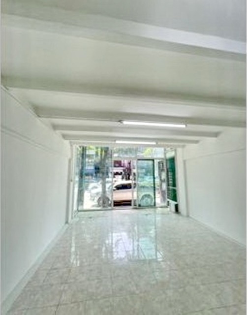 ทำเลดีมาก เดินทางสะดวก 24ตรว. BTS สุรศักดิ์ สาทร ให้เช่าอาคารพาณิชย์ 4 ชั้น  235ตรม. 4ห้อง 4น้ำ 4แอร์ เซ็นทรัล สีลม ทาวเวอร์