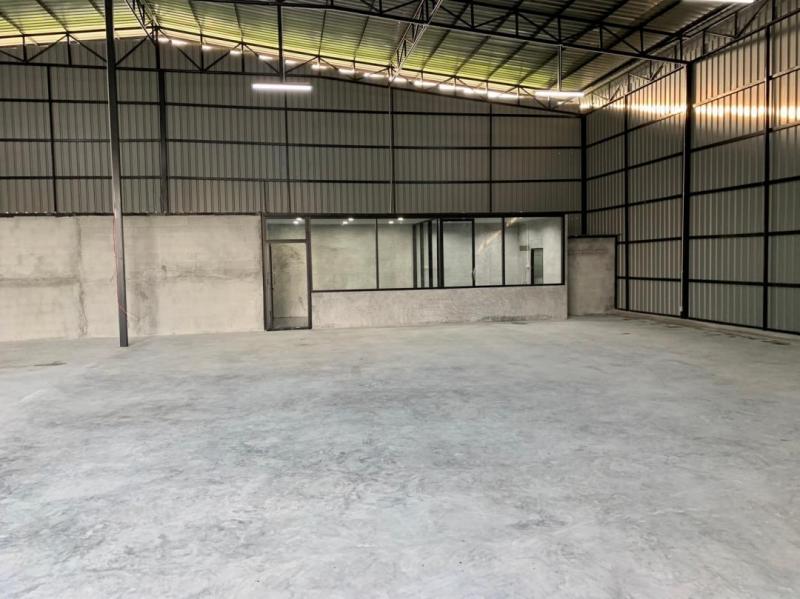 ให้เช่าโกดัง มีออฟฟิศ ใกล้ แฟชั่นไอส์แลนด์ รามอินทรา 97 พื้นที่ 500 ตรม. ไฟฟ้า1 เฟส จอดรถได้5-6คัน มีออฟฟิศ 1ห้อง ห้องน้ำ2ห้อง