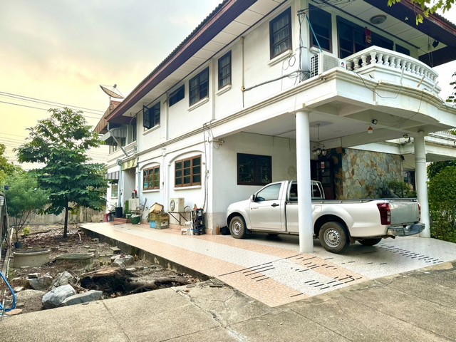 ขายบ้านเดี่ยว 2 ขั้น  หมู่บ้านบางมด ใกล้เซ็นทรัล พระราม 2   เนื้อที่ 194 ตรว.  บ้านเดี่ยว 2 ชั้น พระราม 2 ซอย 37