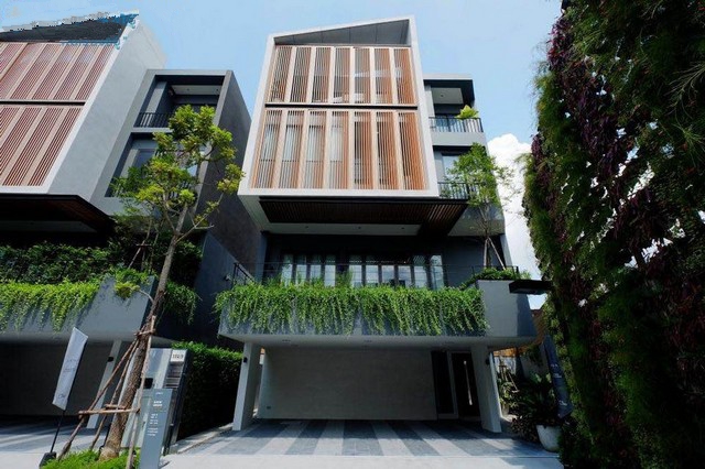 RHT1445ให้เช่าบ้านเดี่ยว 3 ชั้น โครงการอาณา เอกมัย บ้านเดี่ยวระดับ Luxury ใจกลางสุขุมวิท ย่านทองหล่อเอกมัย ใกล้รถไฟฟ้า BTS เอกมัย  ,BTS พระโขนง และทางด่วนรามอินทรา-อาจณรงค์เนื้อที่ 69 ตร.ว. พื้นที่ใช้สอยกว่า 500 ตร.ม.  4ห้องนอน 6ห้องน้ำ  ที่จอดรถ4 คันสนใจติดต่อคุณเจี๊ยบ 092-851-6969Line:keti2522ราคาเช่า 225,000 บาท /เดือน ที่ตั้งซอยสุขุมวิท 65 แขวงพระโขนงเหนือ เขตวัฒนา กทม.การเดินทางสะดวกรถไฟฟ้า BTS เอก